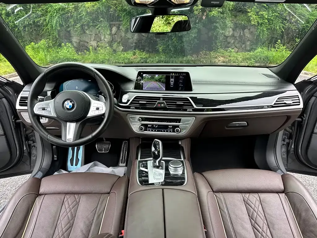 BMW 7 Series — фото 10