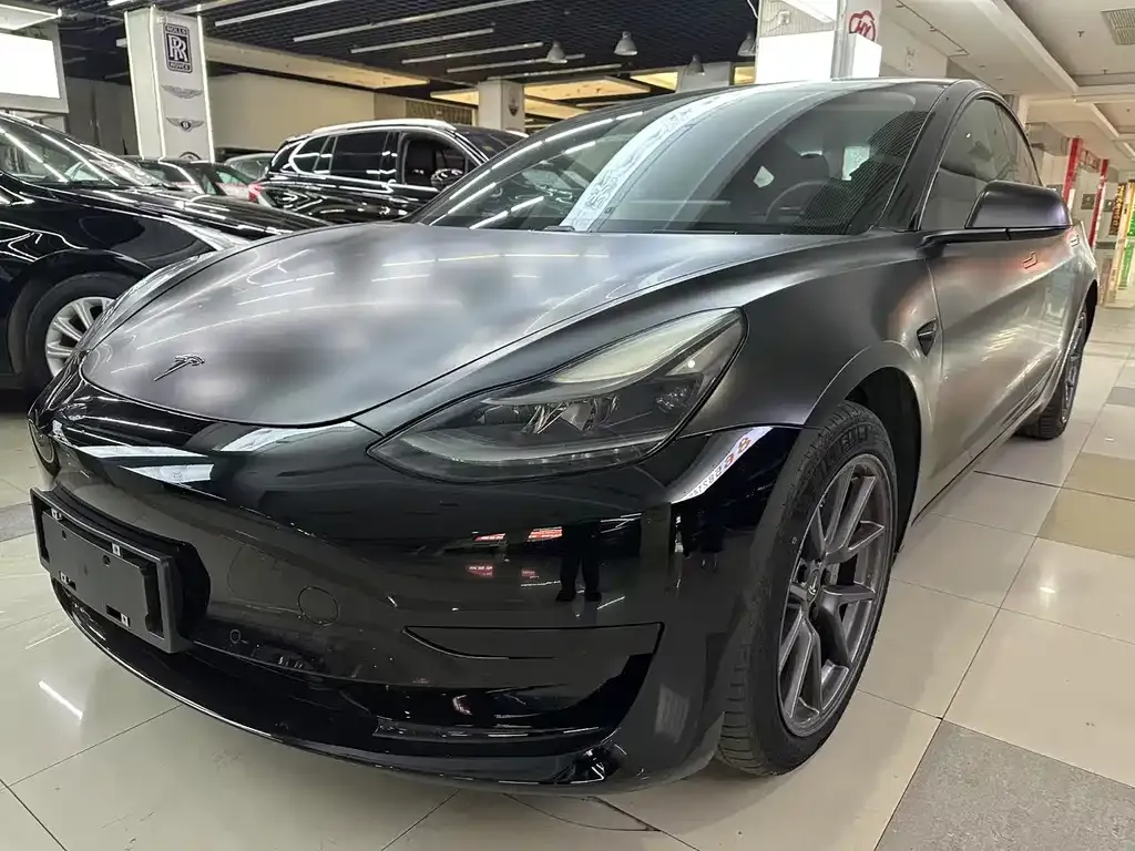Tesla Model 3 — фото 1
