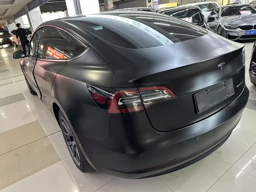 Tesla Model 3 — фото 10