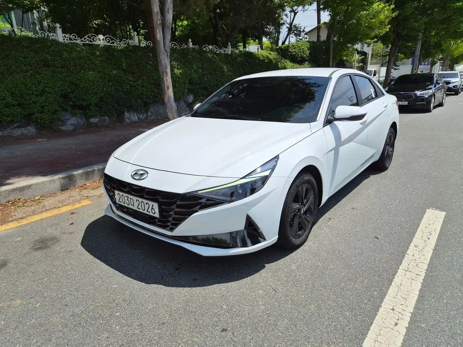Hyundai AVANTE — фото 1