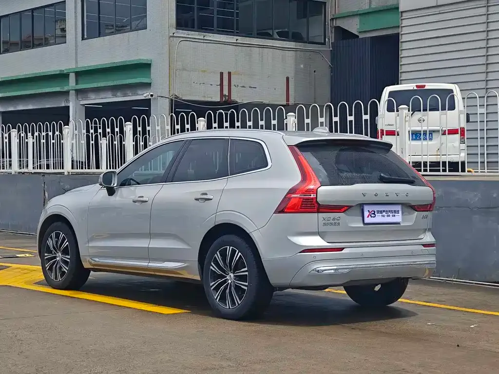 Volvo XC60 — фото 3