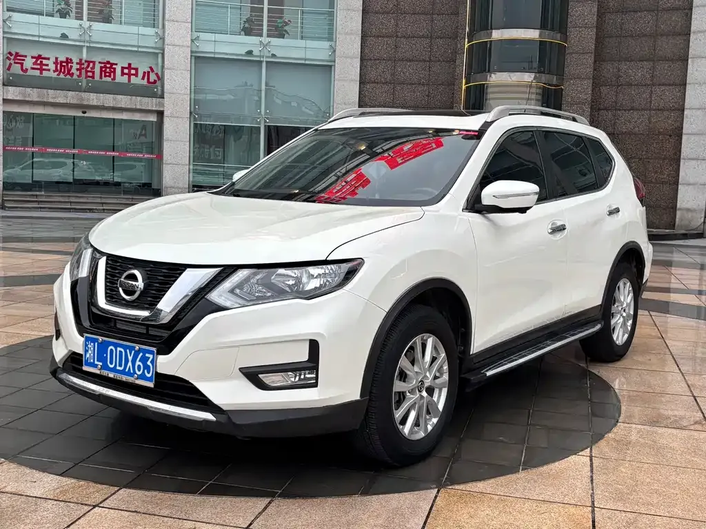 Nissan X-Trail — фото 1