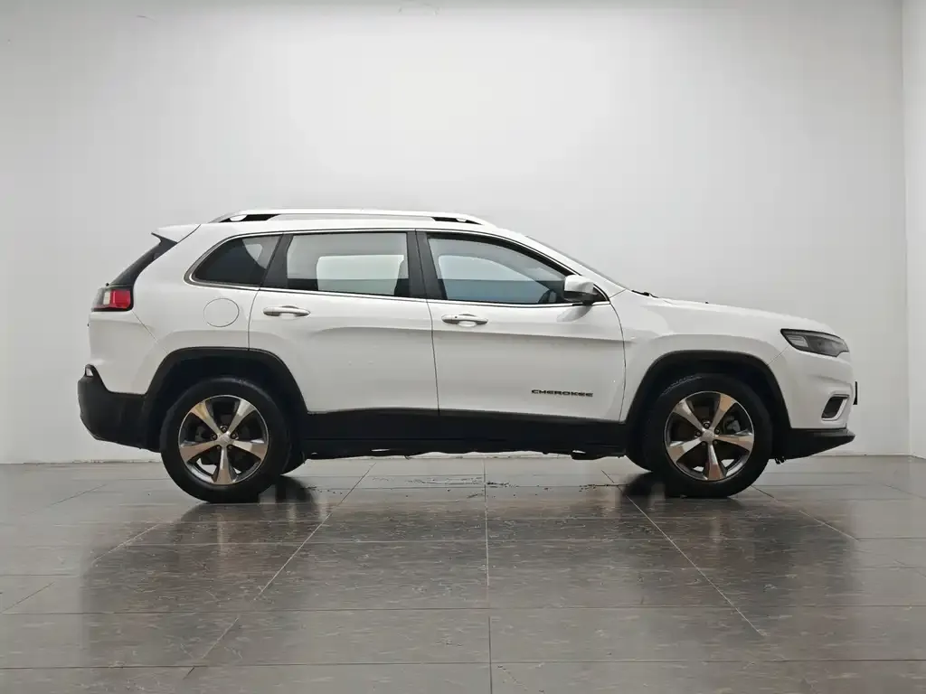 Jeep Cherokee — фото 2