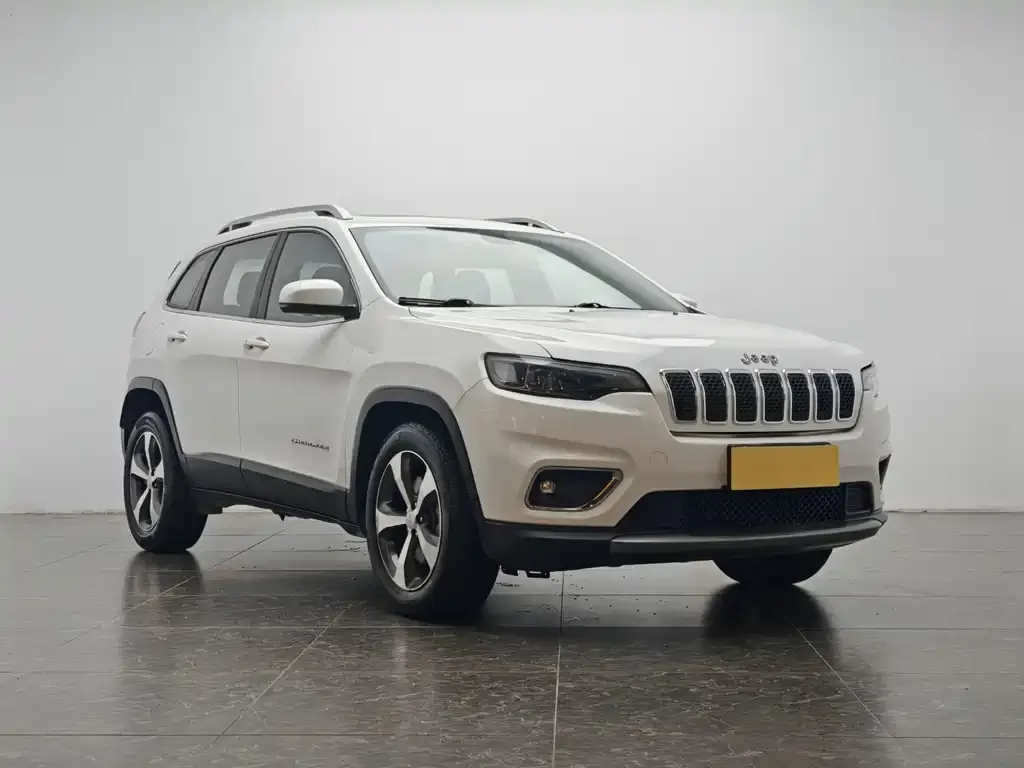 Jeep Cherokee — фото 7