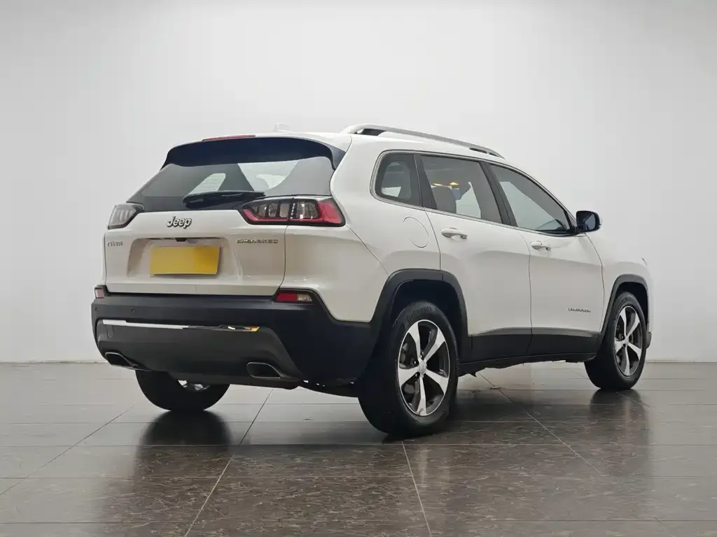 Jeep Cherokee — фото 5