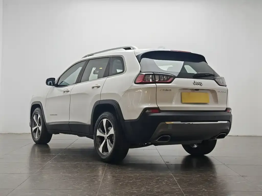 Jeep Cherokee — фото 6