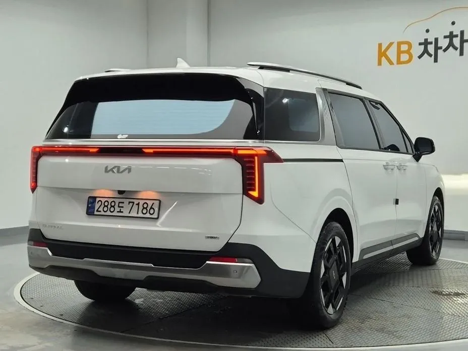 Kia Carnival — фото 10