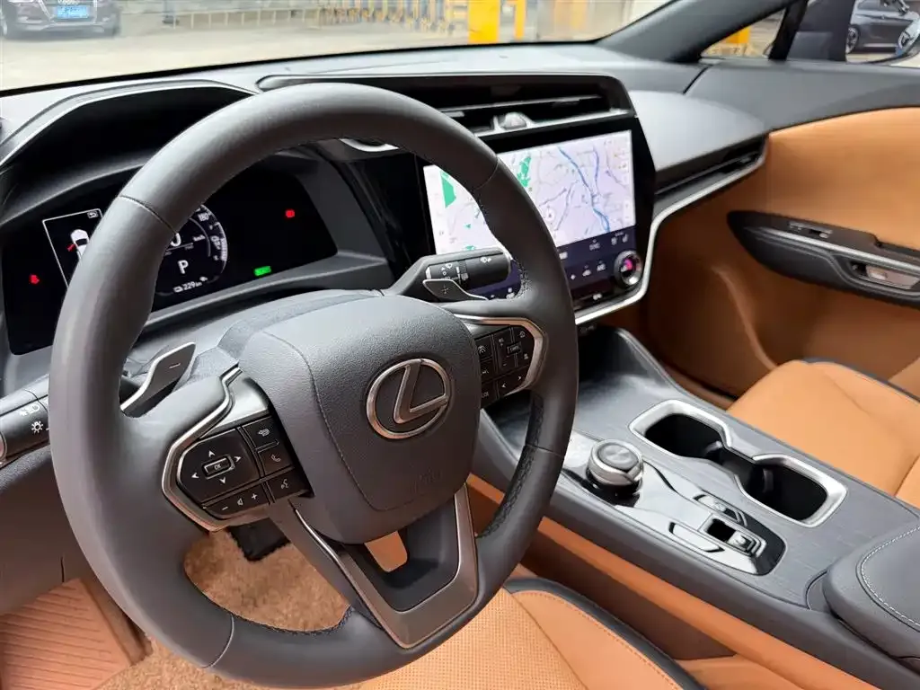 Lexus RZ — фото 3