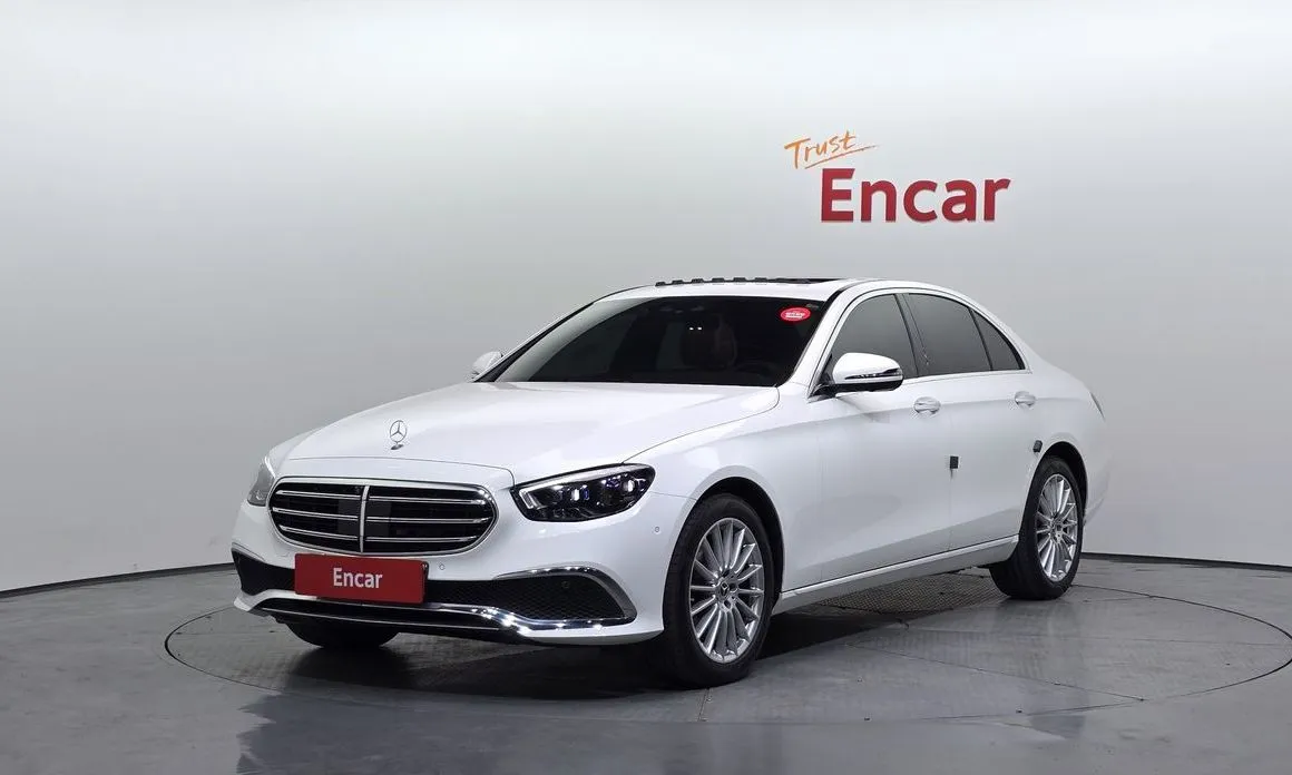 Mercedes-Benz E-Class — фото 1