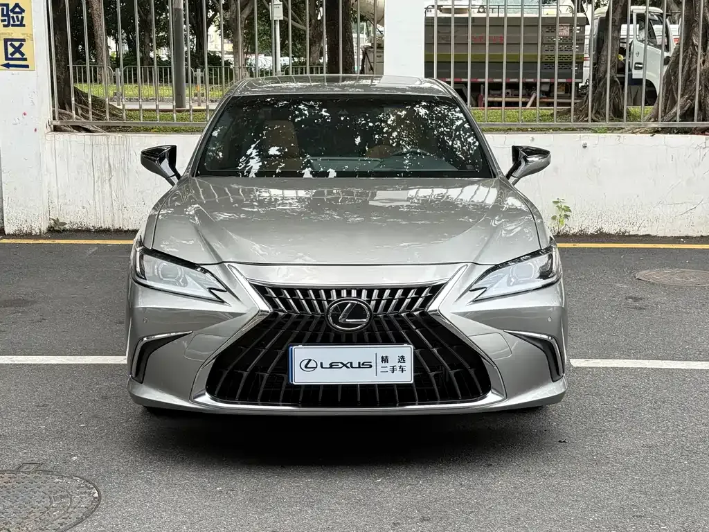Lexus ES — фото 1