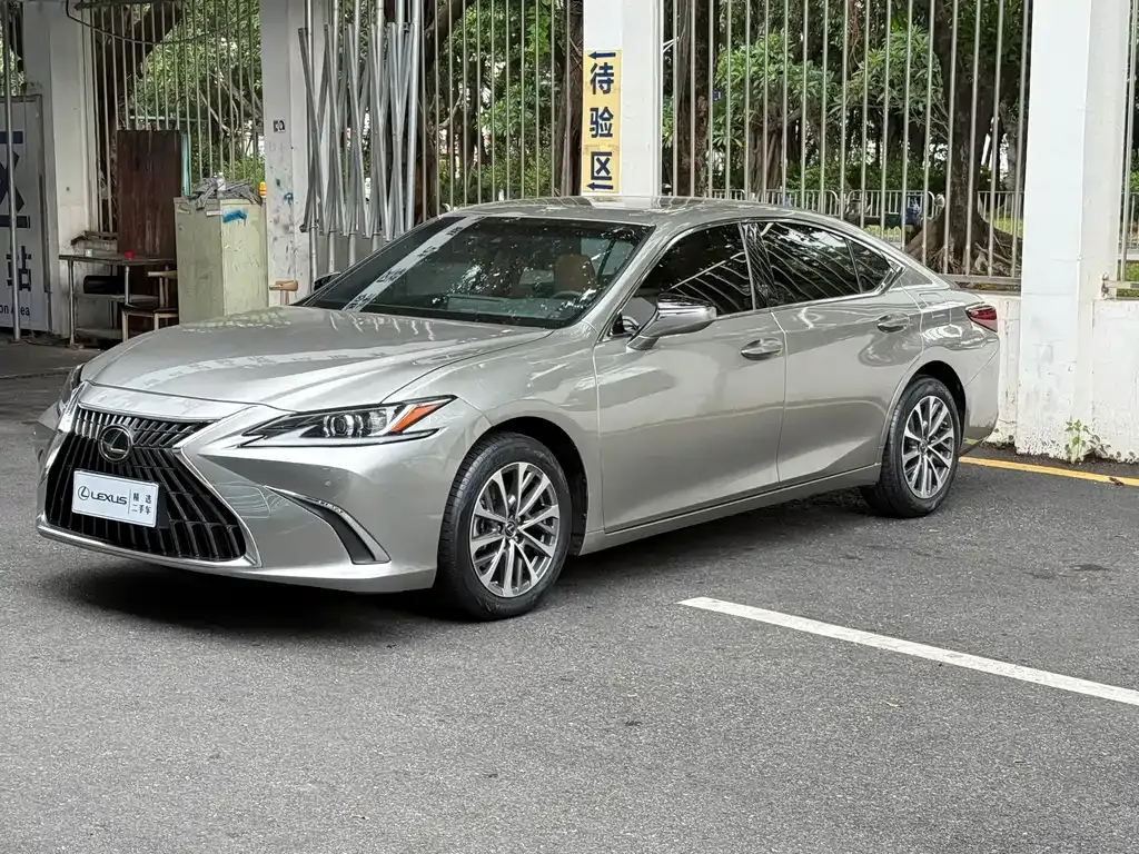 Lexus ES — фото 7