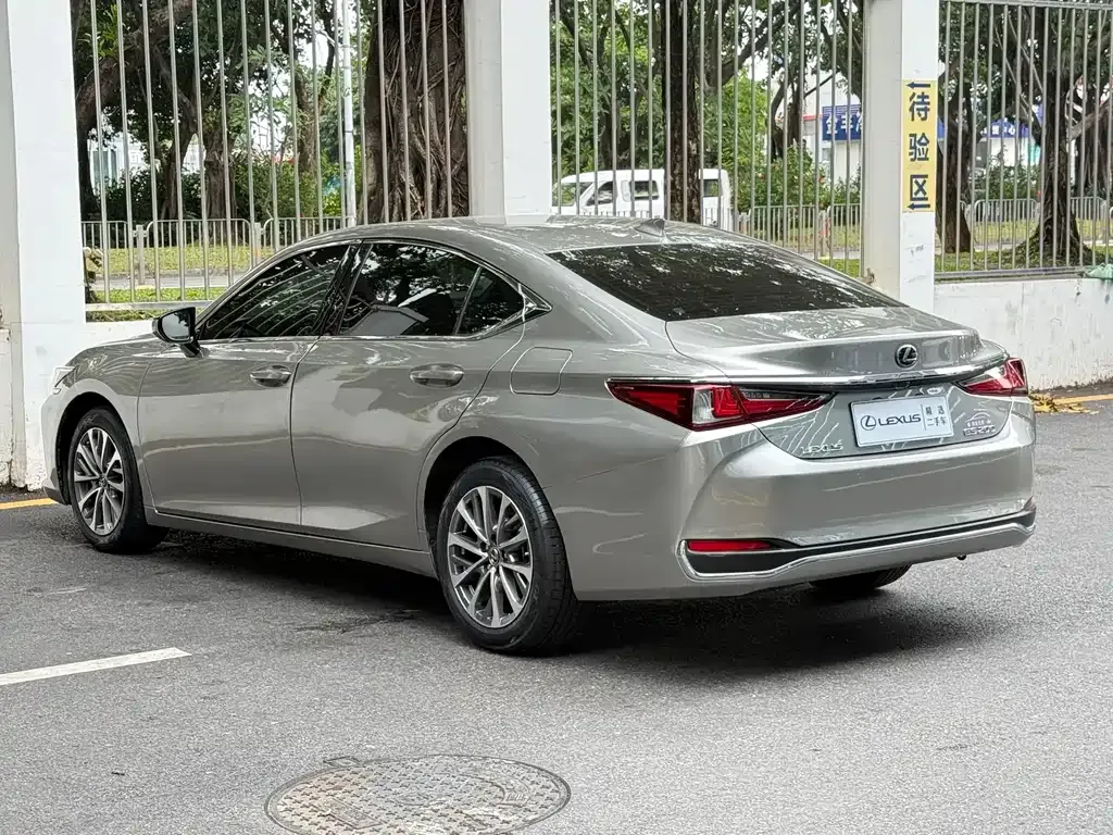 Lexus ES — фото 9