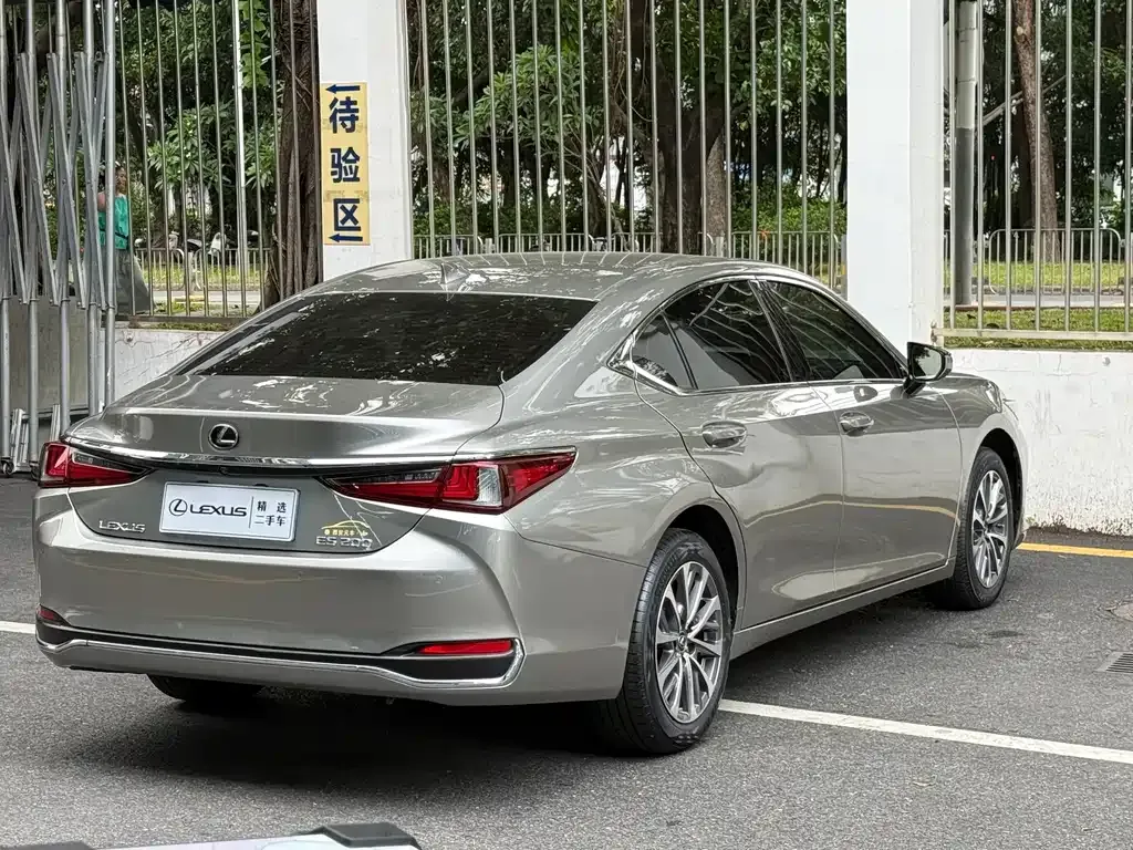 Lexus ES — фото 5