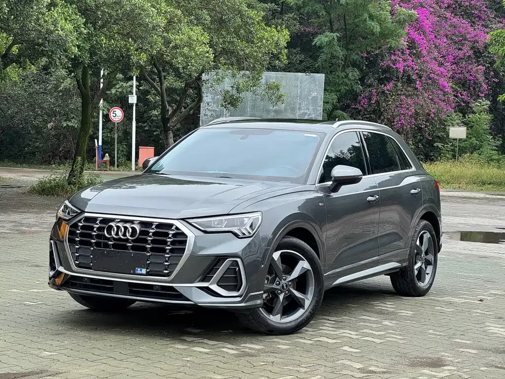 Audi Q3 — фото 1