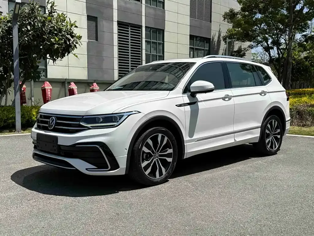 Volkswagen Tiguan L — фото 1