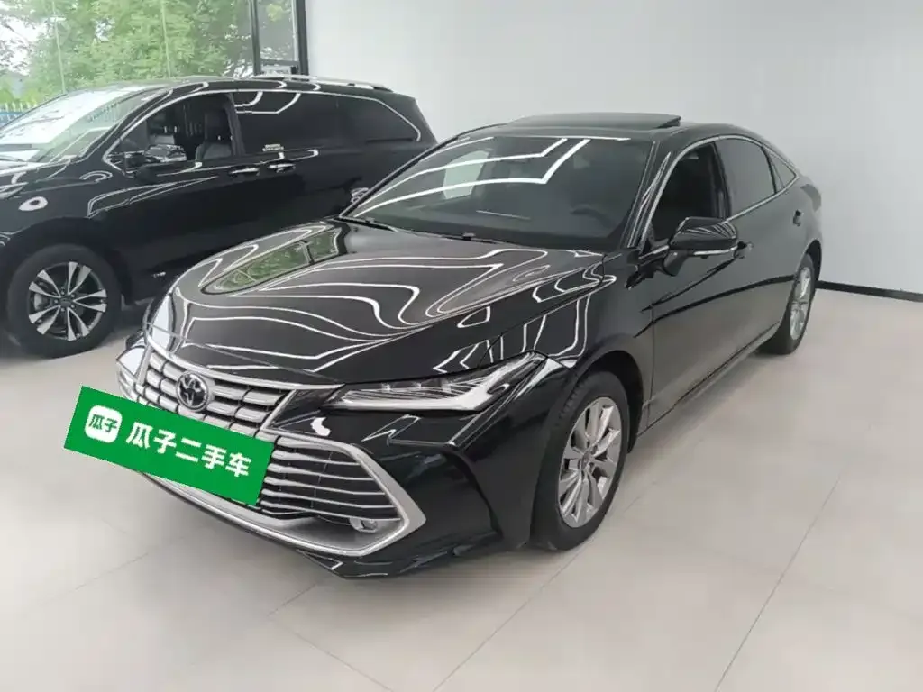 Toyota Avalon — фото 1