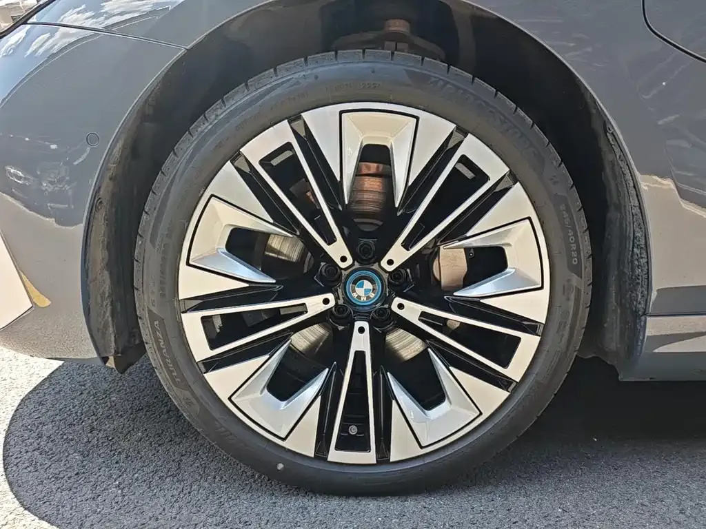 BMW i5 — фото 6
