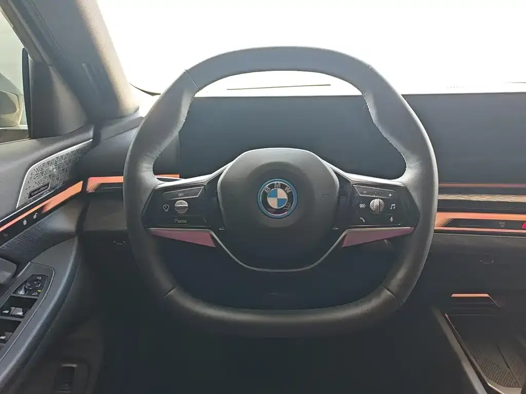 BMW i5 — фото 2