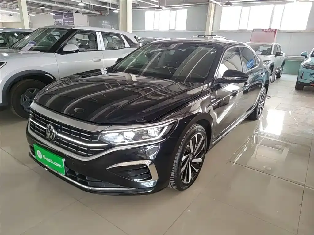 Volkswagen Passat — фото 1