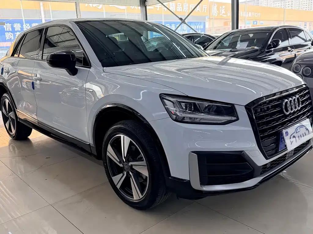 Audi Q2L — фото 9