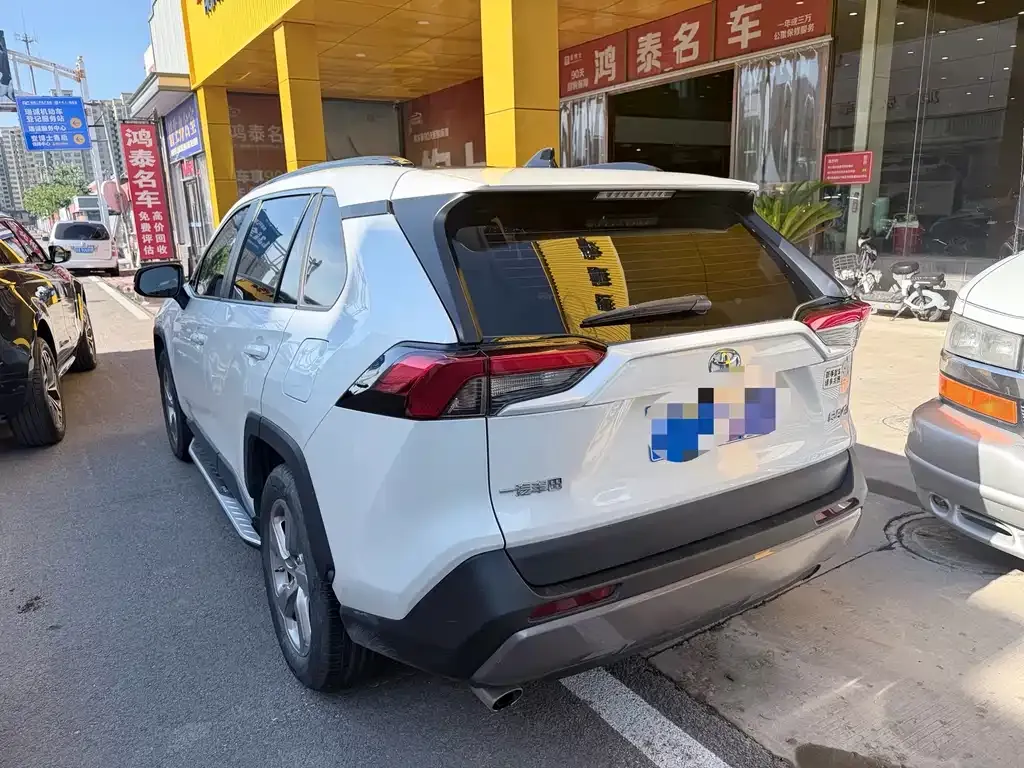 Toyota RAV4 — фото 6