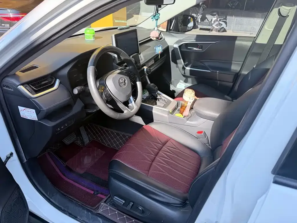Toyota RAV4 — фото 3