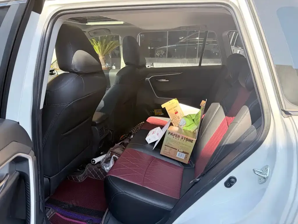 Toyota RAV4 — фото 5