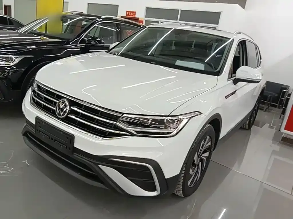 Volkswagen Tiguan L — фото 10