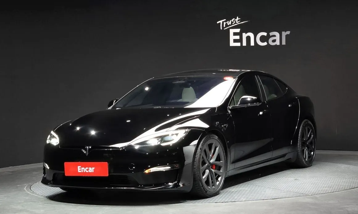 Tesla Model S — фото 1