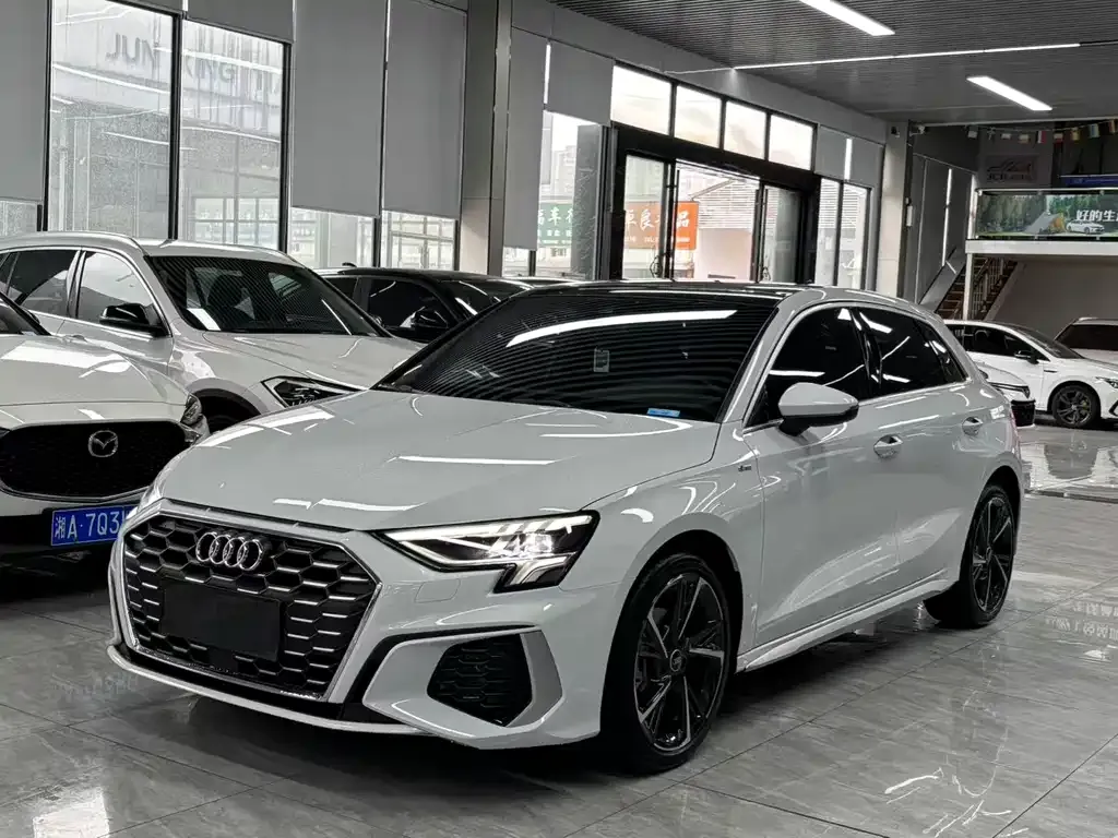 Audi A3 — фото 1