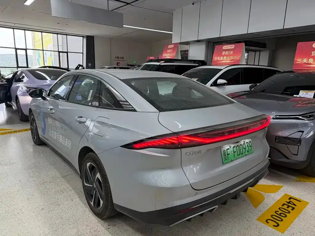 Geely Galaxy L6 — фото 10