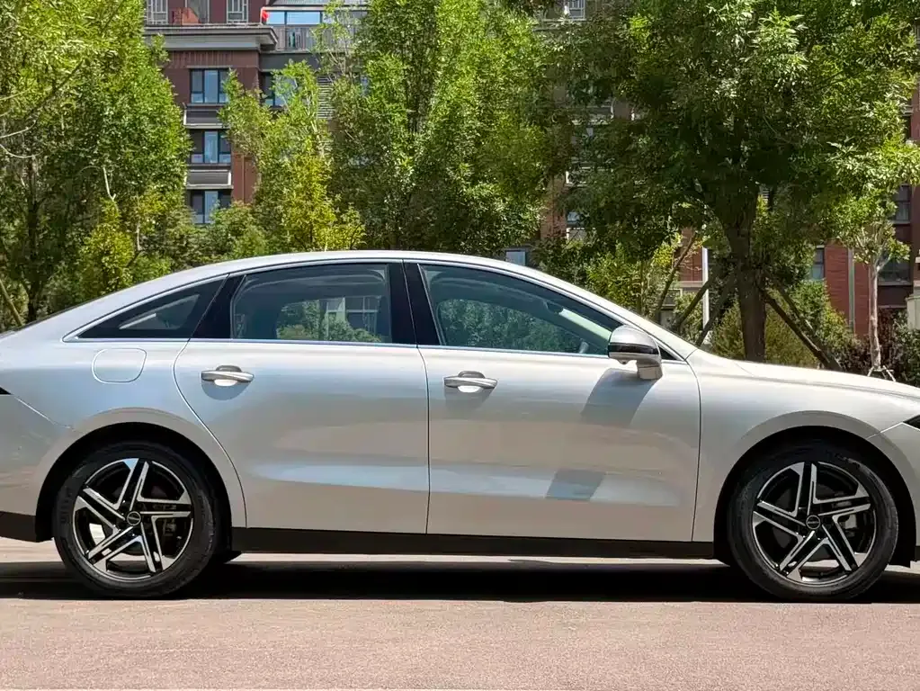 Roewe D7 — фото 10