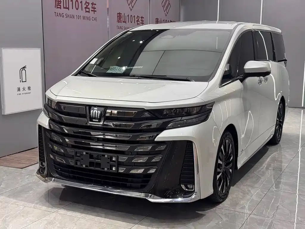 Toyota Vellfire — фото 1