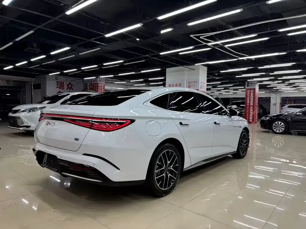 BYD Seal — фото 6