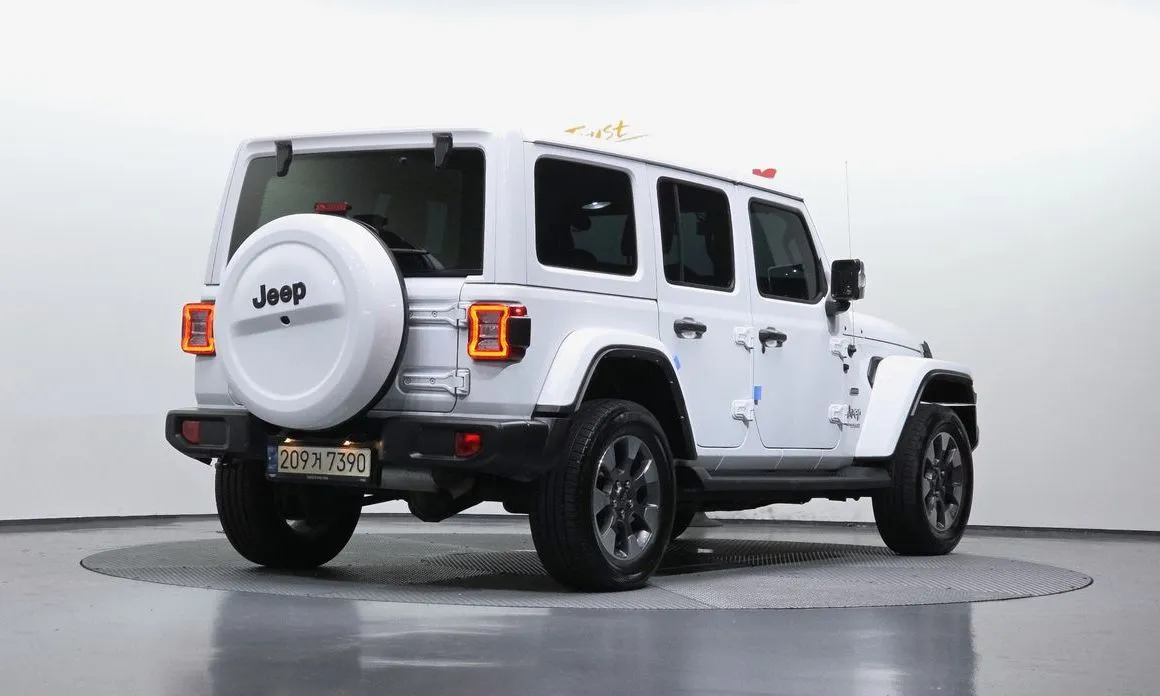 Jeep Wrangler — фото 9