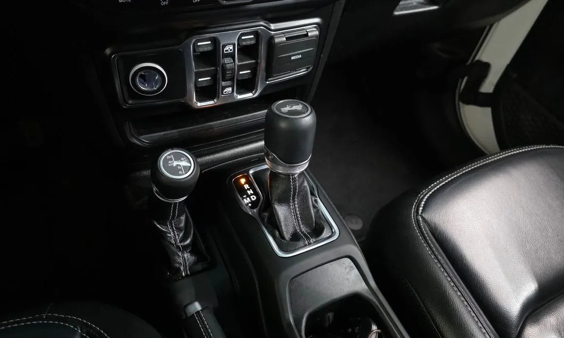 Jeep Wrangler — фото 10