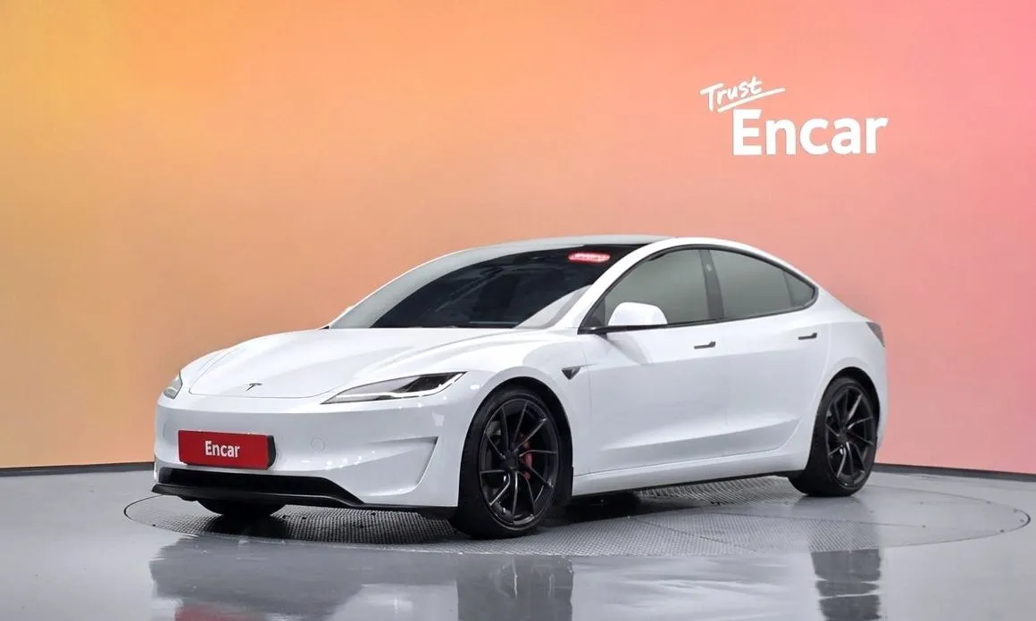 Tesla Model 3 — фото 1