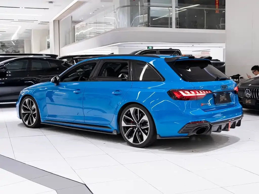 Audi RS 4 — фото 9