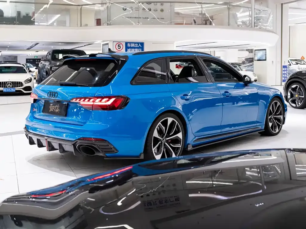Audi RS 4 — фото 10