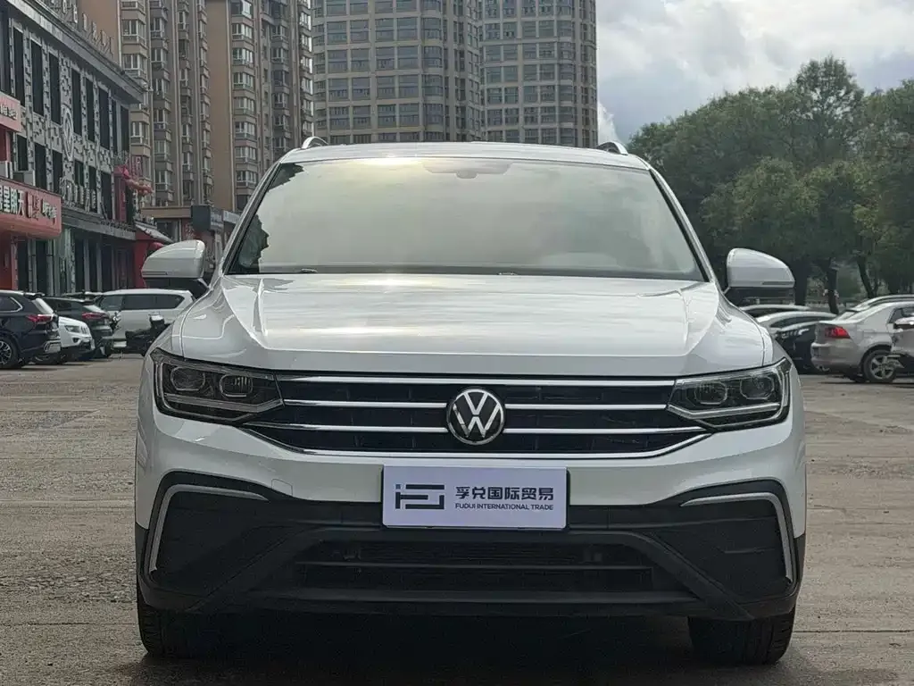 Volkswagen Tiguan L — фото 4