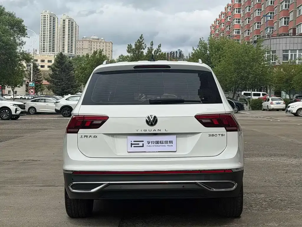 Volkswagen Tiguan L — фото 8