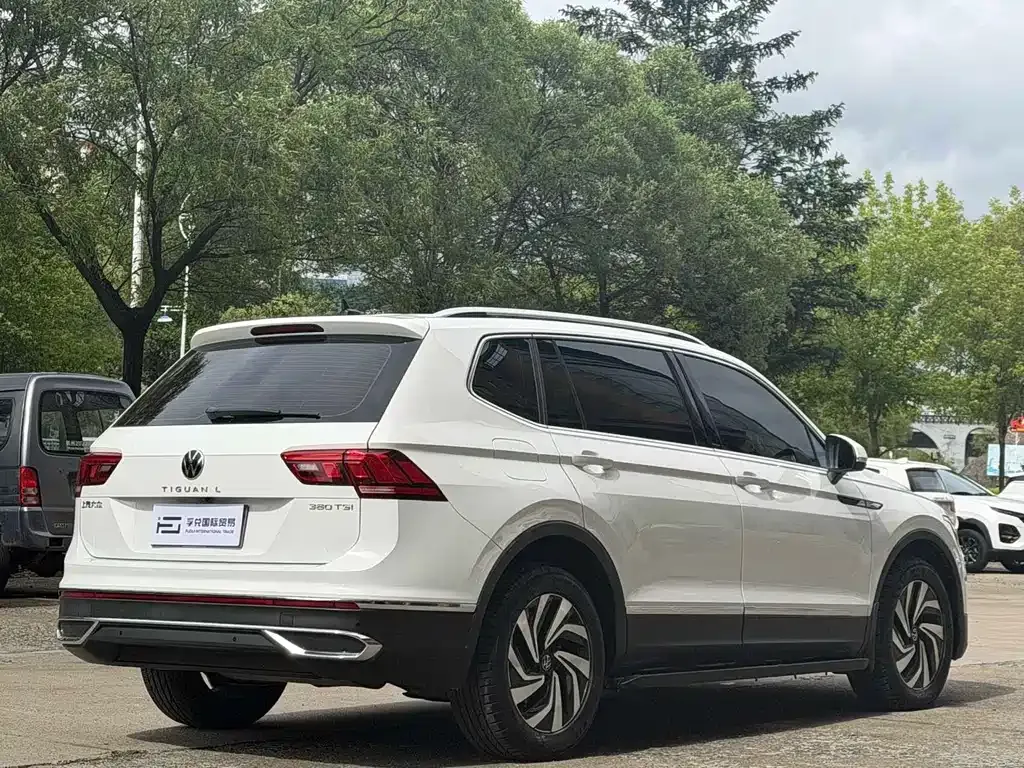Volkswagen Tiguan L — фото 7