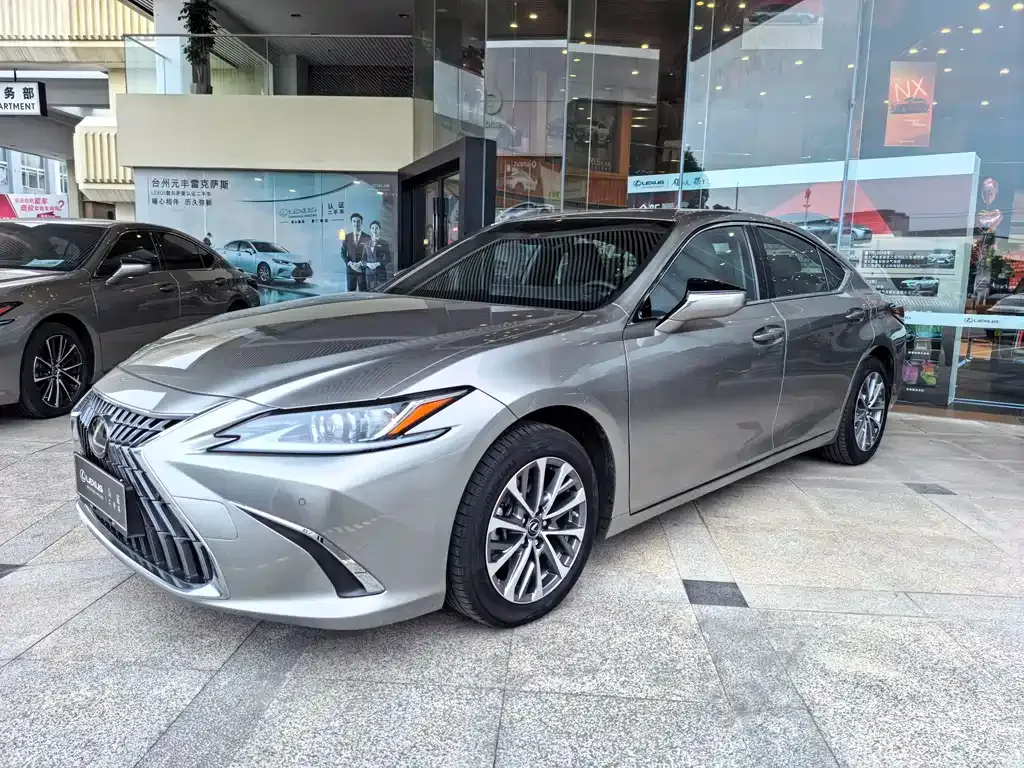 Lexus ES — фото 1