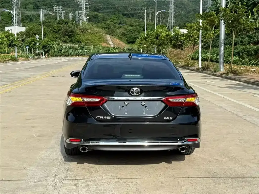 Toyota Camry — фото 5