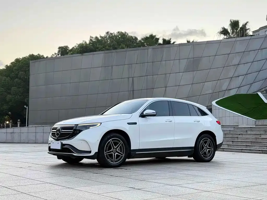 Mercedes-Benz EQC — фото 1