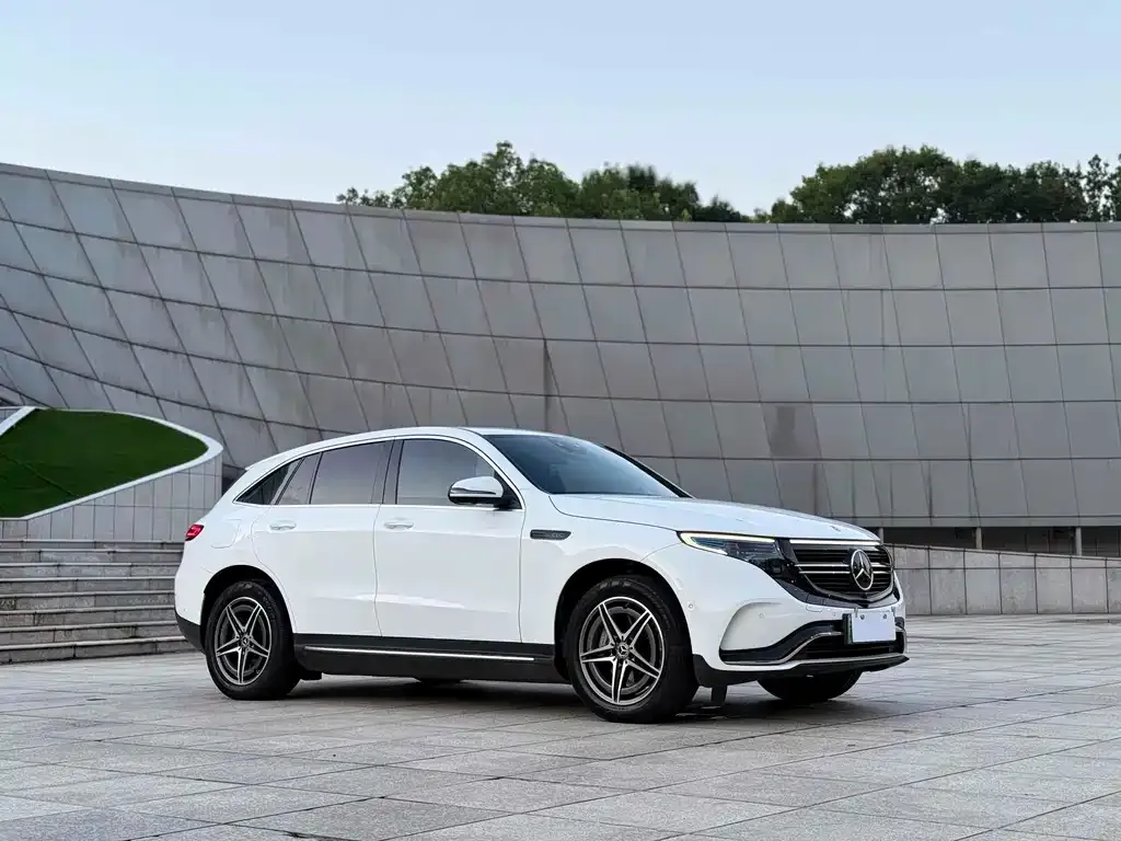 Mercedes-Benz EQC — фото 9