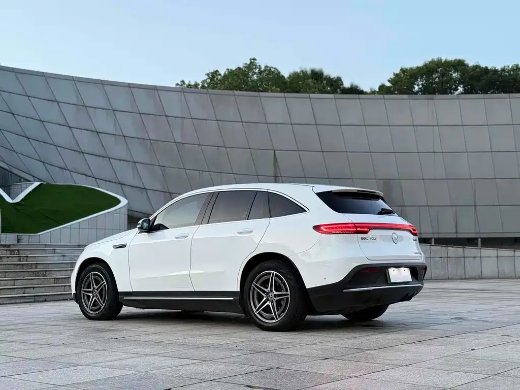 Mercedes-Benz EQC — фото 8