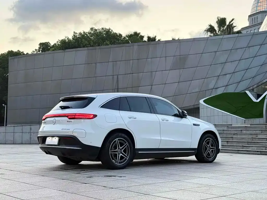 Mercedes-Benz EQC — фото 4