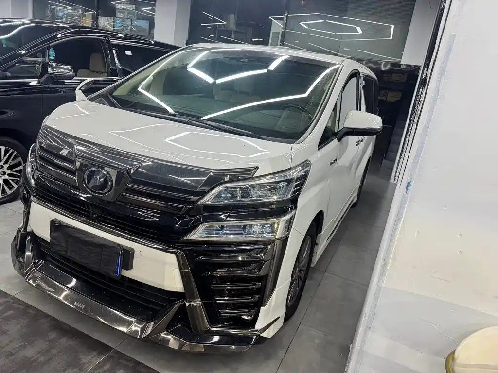 Toyota Vellfire — фото 1