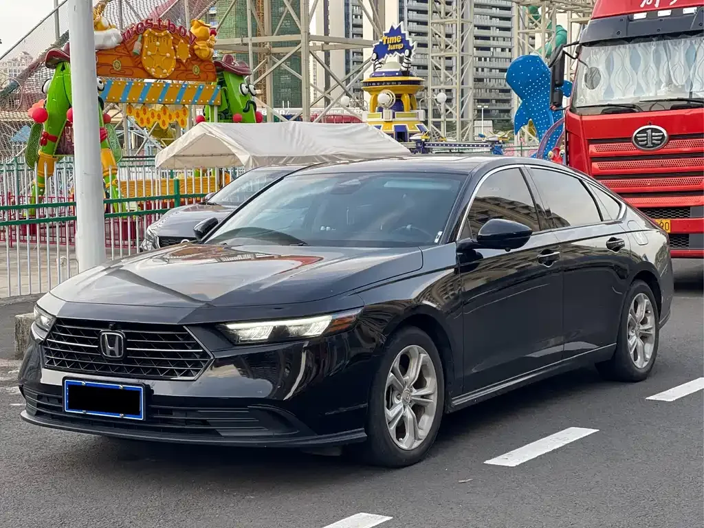 Honda Accord — фото 1